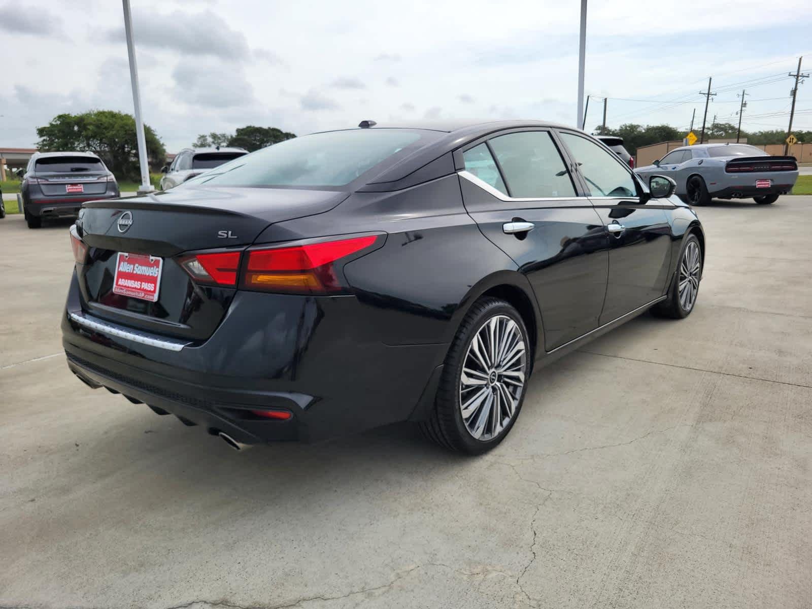 Used 2023 Super Black Nissan 2.5 SL image 5