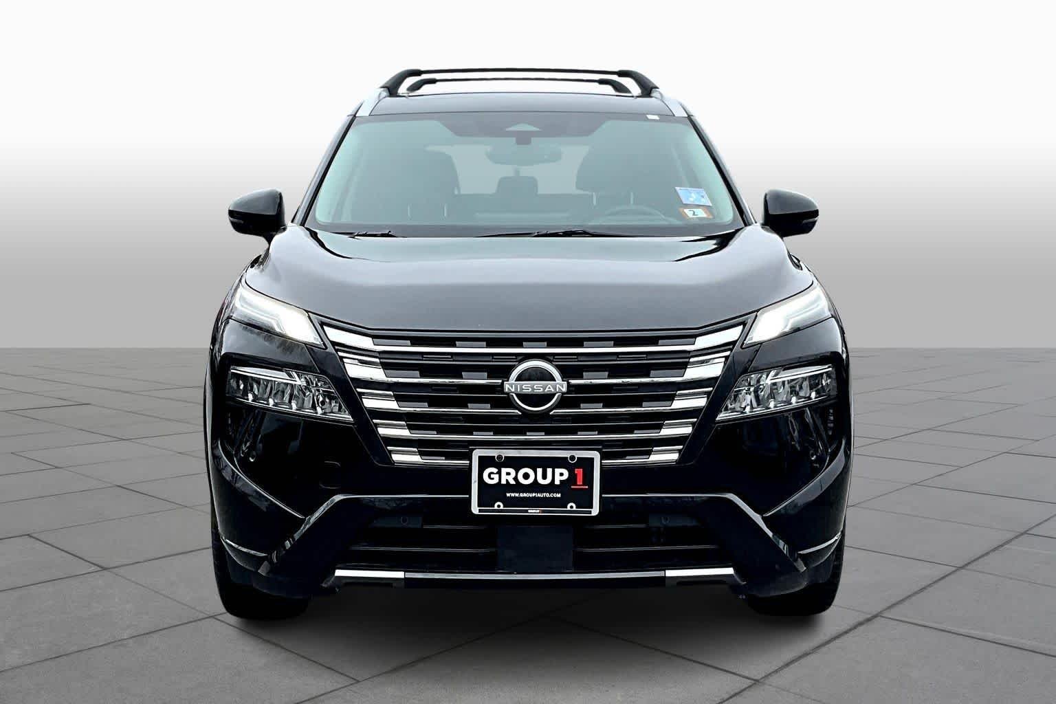 Used 2025 Super Black Nissan Platinum image 7