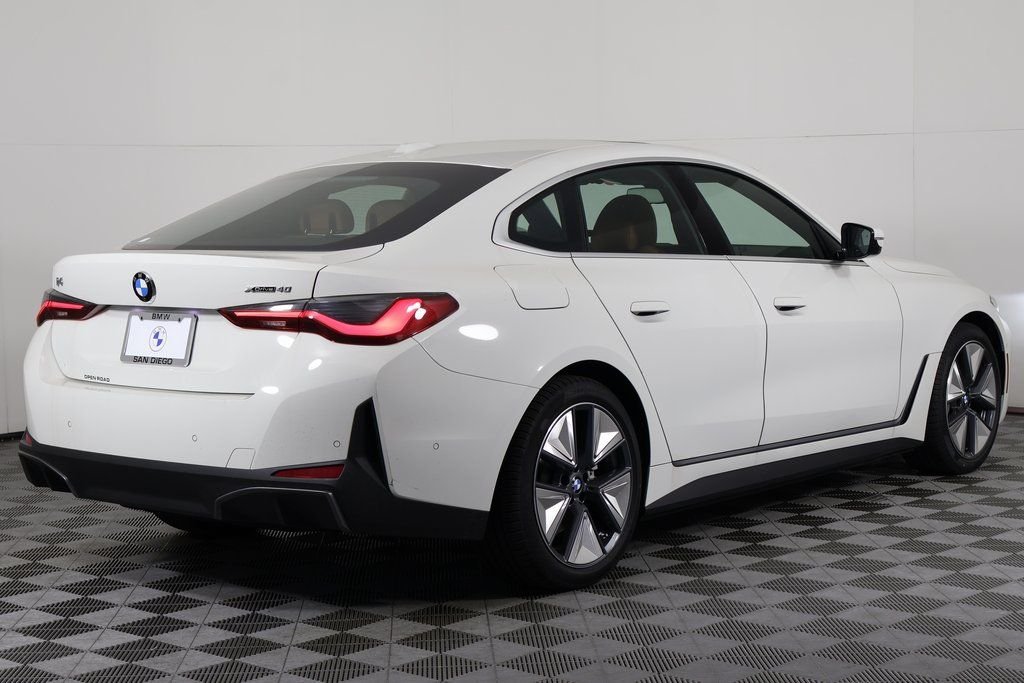 New 2026 Alpine White BMW xDrive40 image 2