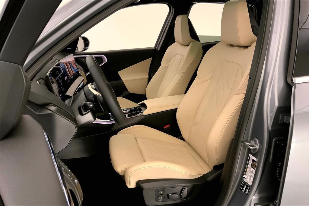 Used 2025 Skyscraper Grey Metallic BMW  image 13