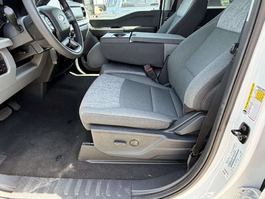 New 2026 Oxford White Ford F-250® XLT image 24