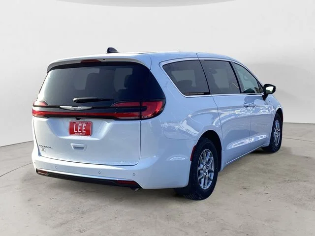 New 2026 Bright White Clearcoat Chrysler SELECT image 6