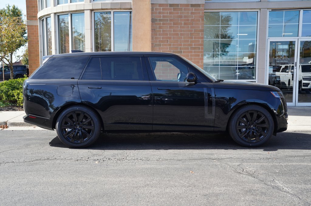 New 2027 Santorini Black Land Rover SE image 7