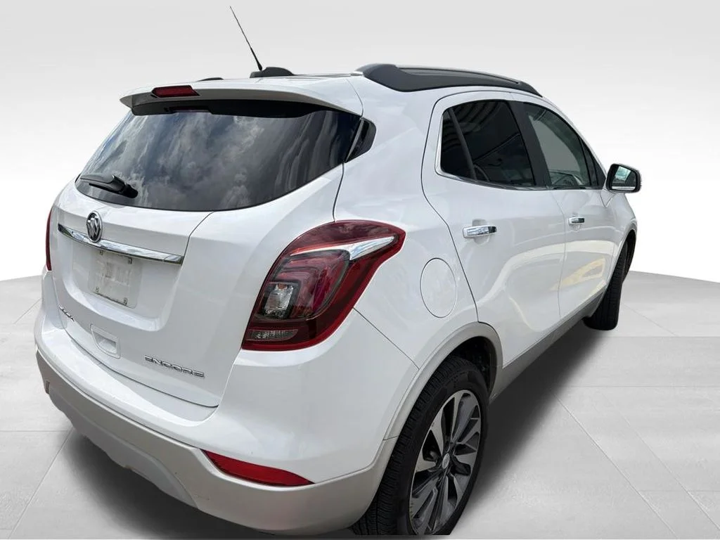 Used 2018 White Frost Buick Essence image 24