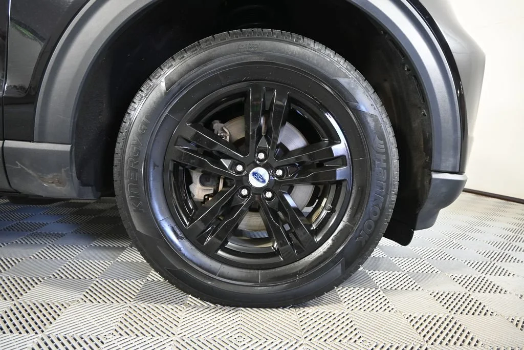 Used 2023 Black Ford XLT image 11