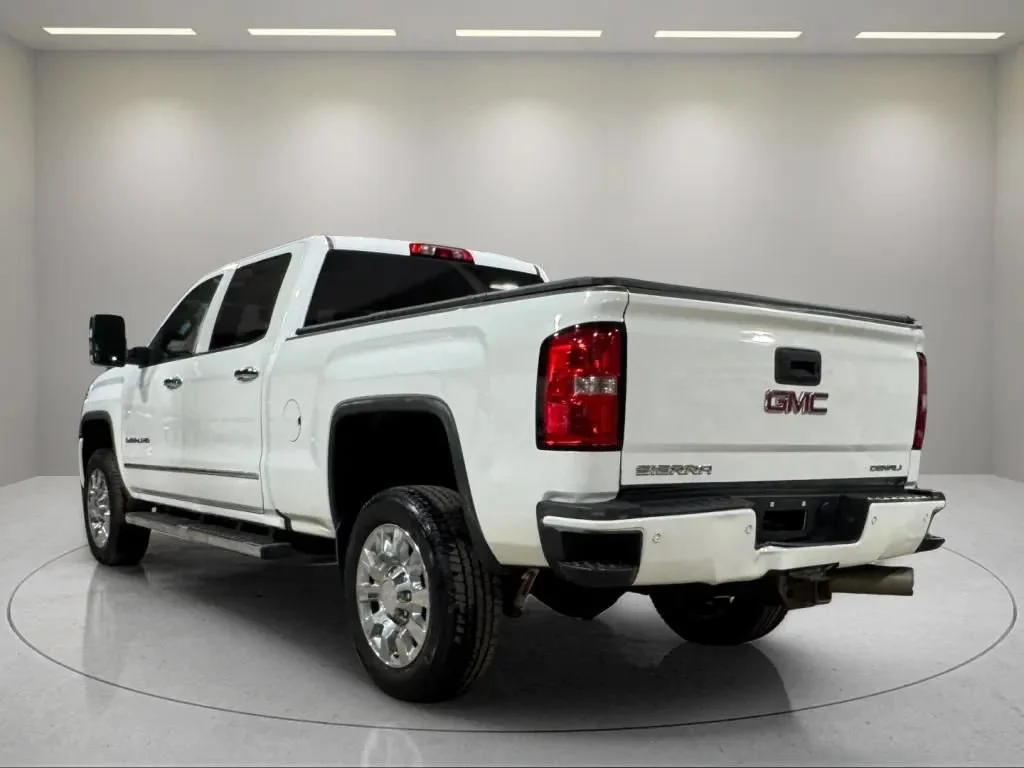 Used 2016 SUMMIT WHITE GMC Denali image 3