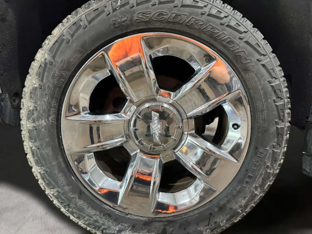 Certified Used 2018 SILVER ICE METALLIC Chevrolet LT image 31