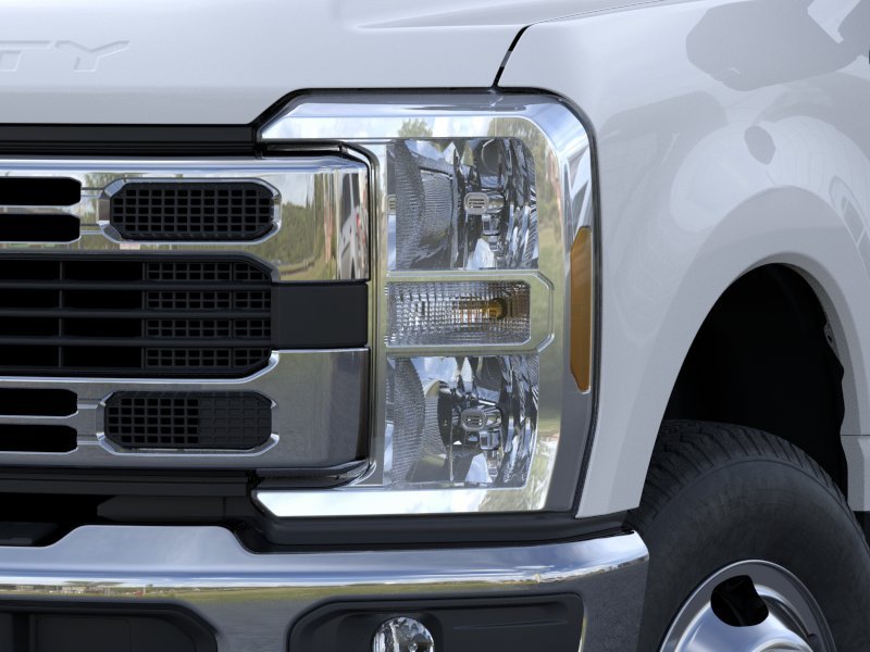 New 2026 Oxford White Ford F-350® XLT image 18