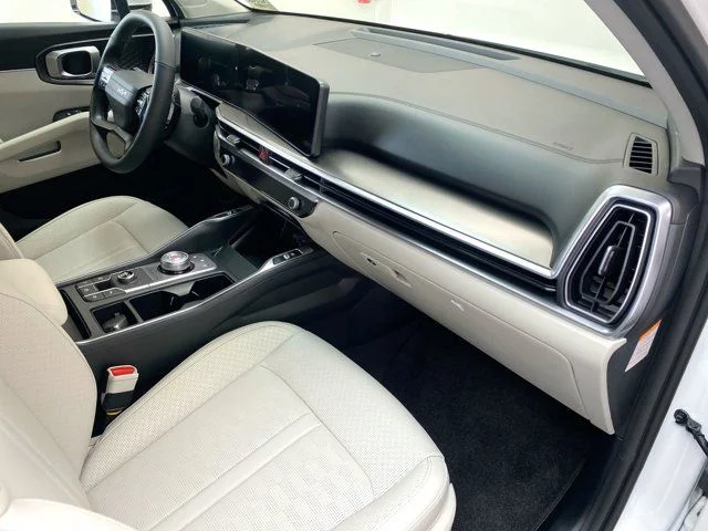 New 2026 Snow White Pearl Kia EX image 29