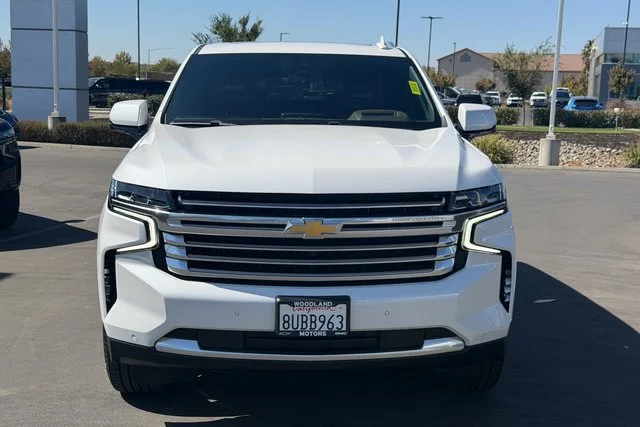 Used 2021 IRIDESCENT PEARL TRICOAT Chevrolet High Country image 3