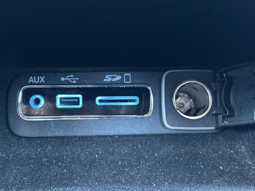 Used 2017 Silver Jeep Limited image 26