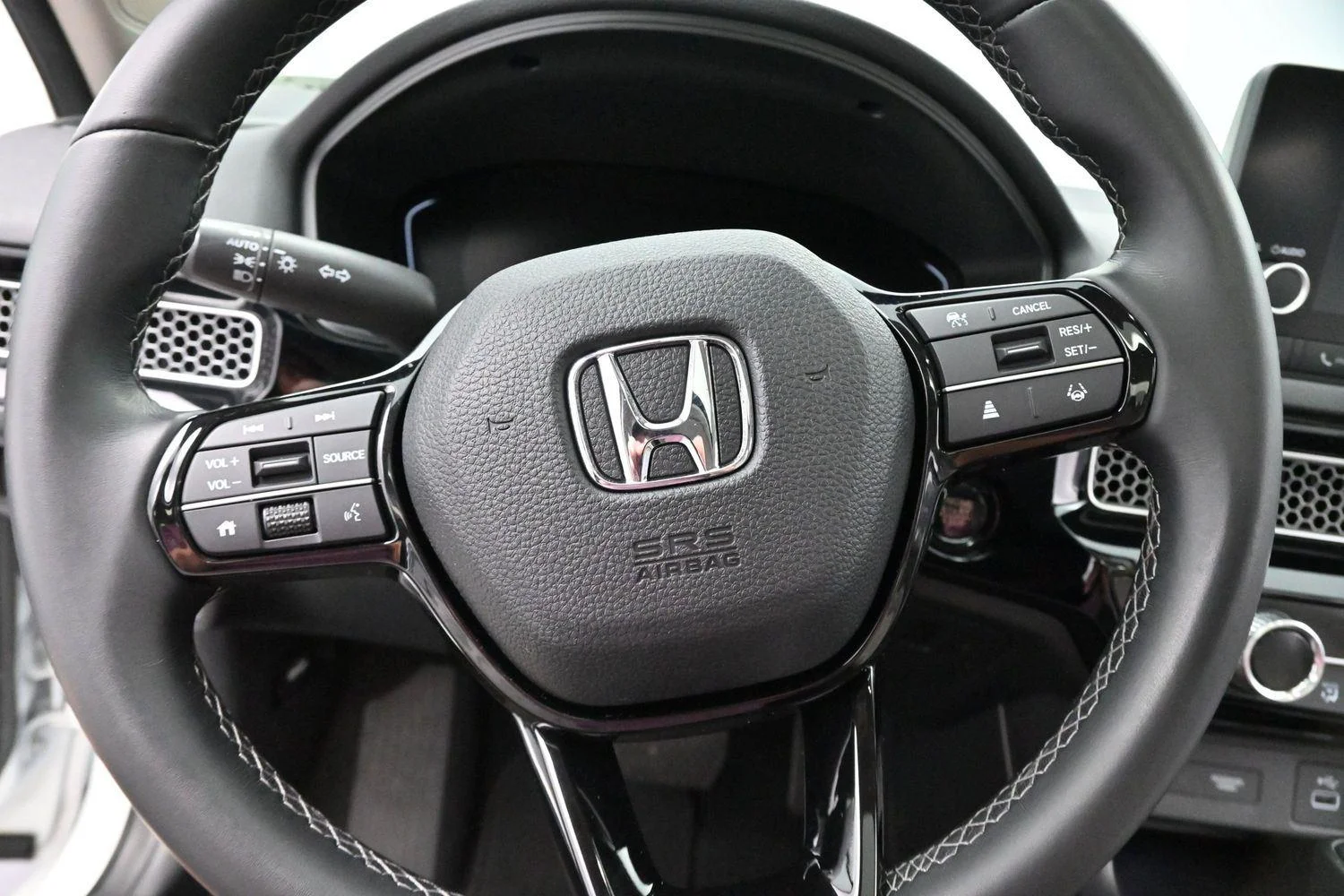 Used 2022 Platinum White Pearl Honda EX image 16