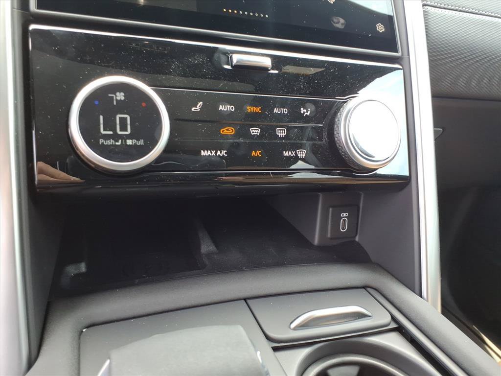New 2026 Fuji White Land Rover Dynamic SE image 19