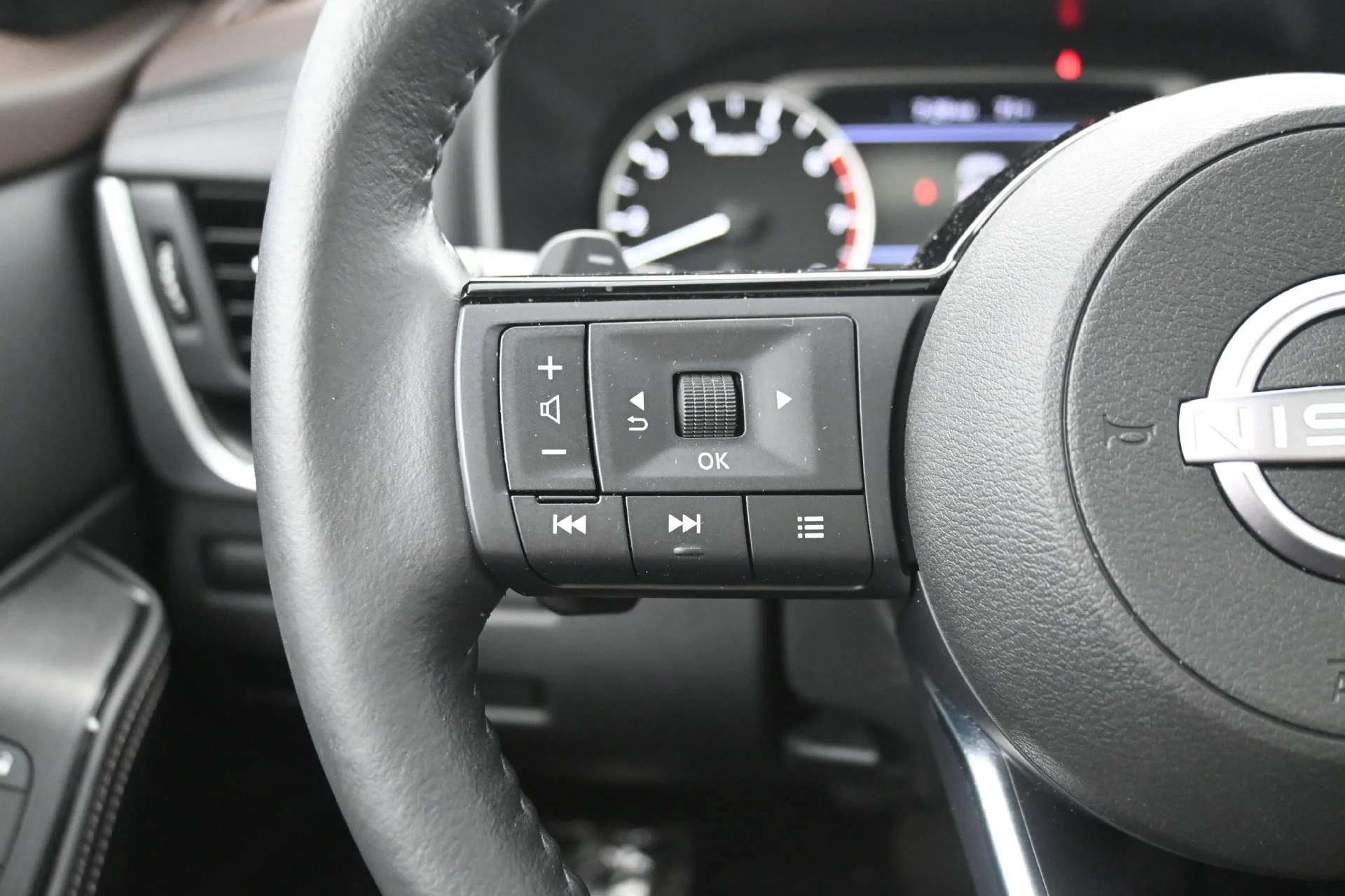 Used 2023 Gun Metallic Nissan SV image 24