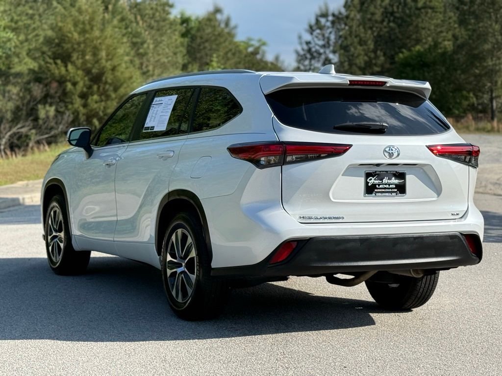 Used 2023 Beige Toyota XLE image 9