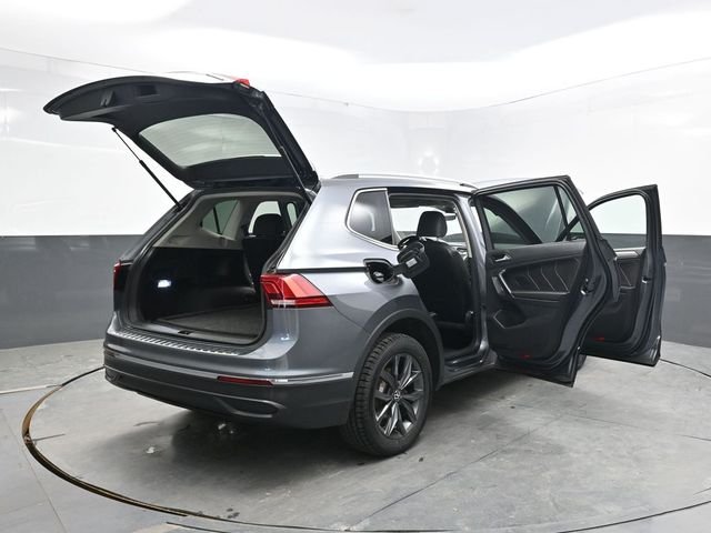 Used 2022 Gray Volkswagen 2.0T SE image 39