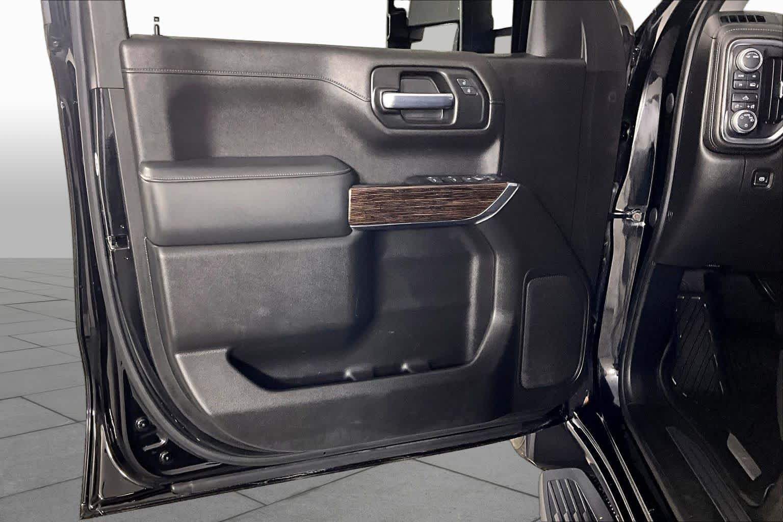 Used 2020 Onyx Black GMC SLE image 21