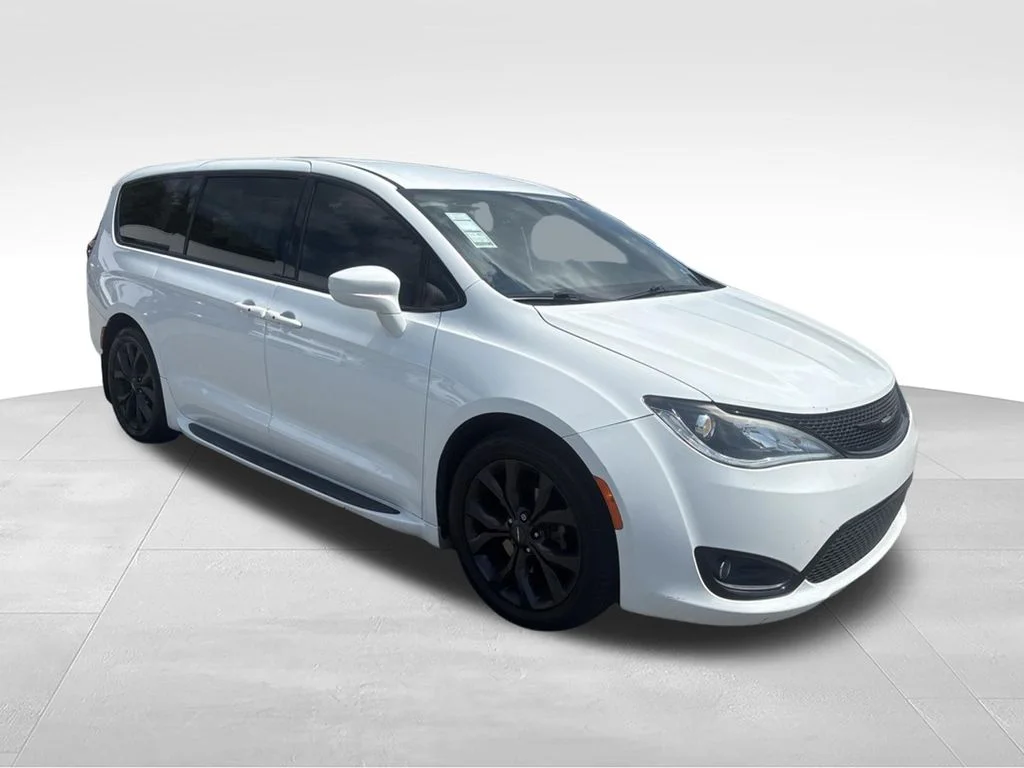 Used 2020 White Chrysler Touring image 33