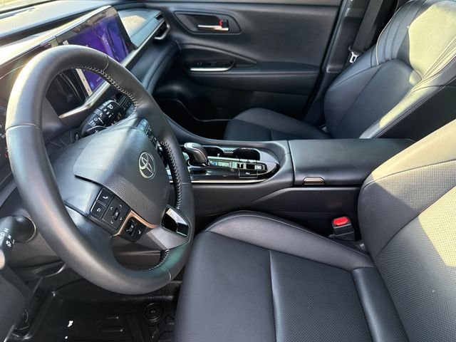 Used 2025 White Toyota XLE image 18