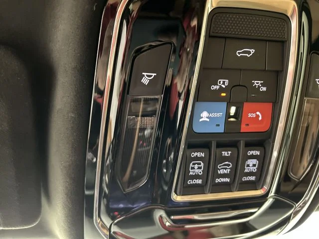 Used 2023 White/off-white Jeep Summit Reserve image 14