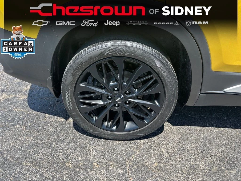 Used 2022 Yellow Kia Nightfall image 11
