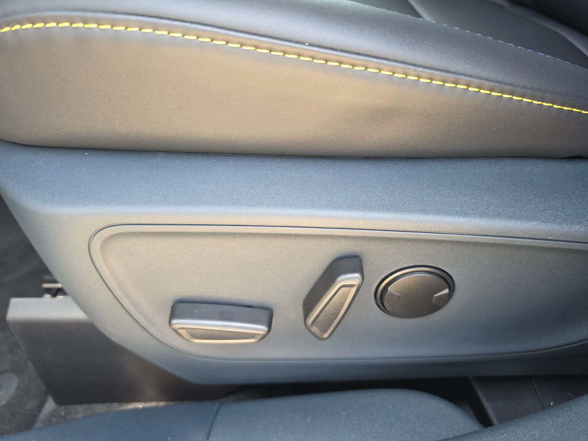 New 2026 Carbonized Gray Metallic Ford Lobo™ image 8
