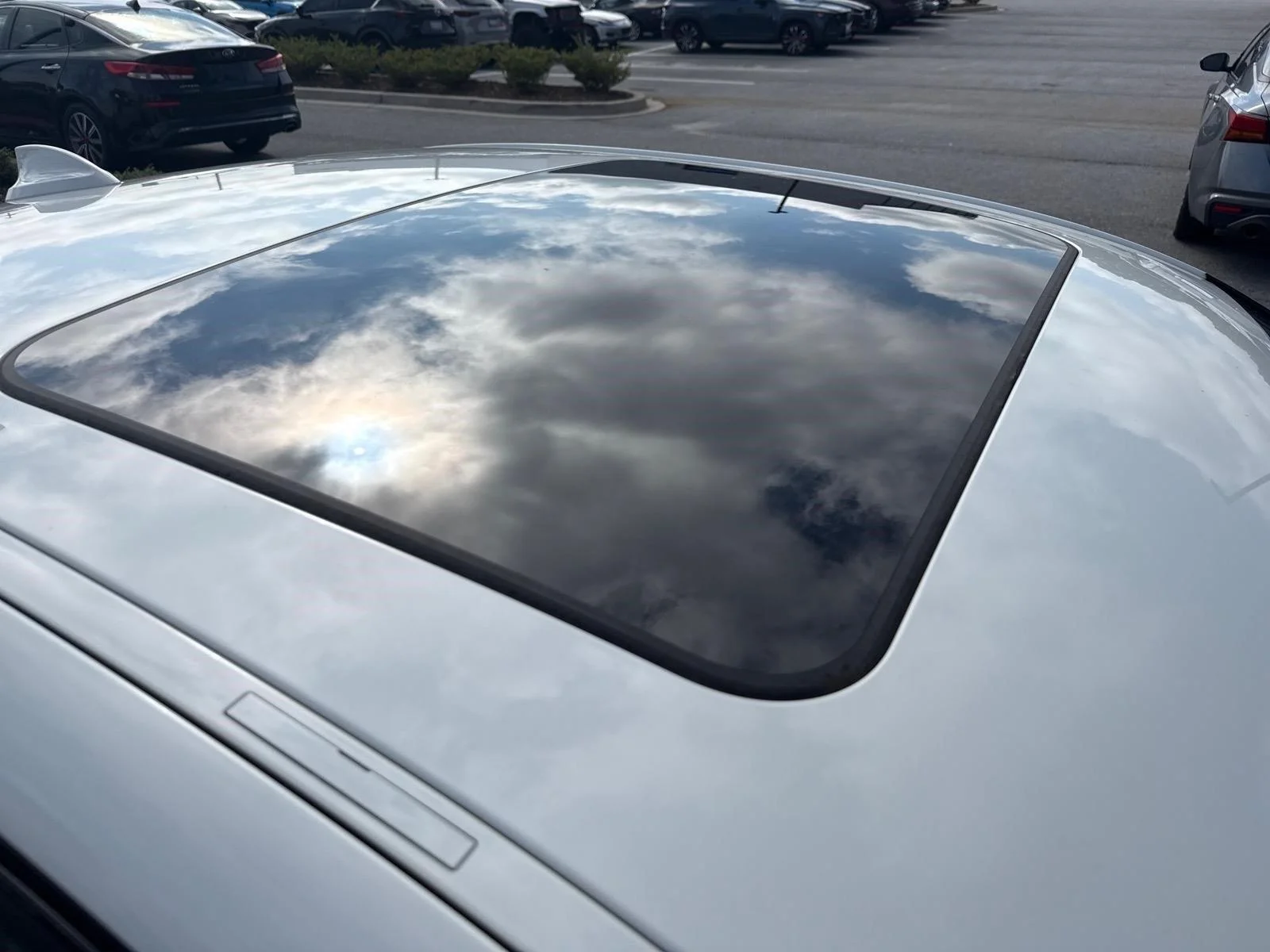 Used 2019 Alpine White BMW 330i image 19