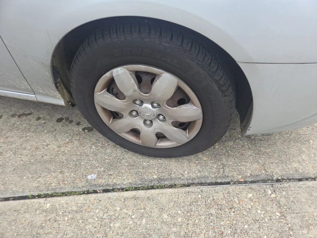 Used 2009 Silver Hyundai GLS image 14