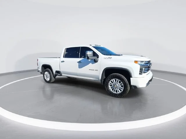 Used 2023 Beige Chevrolet High Country image 2