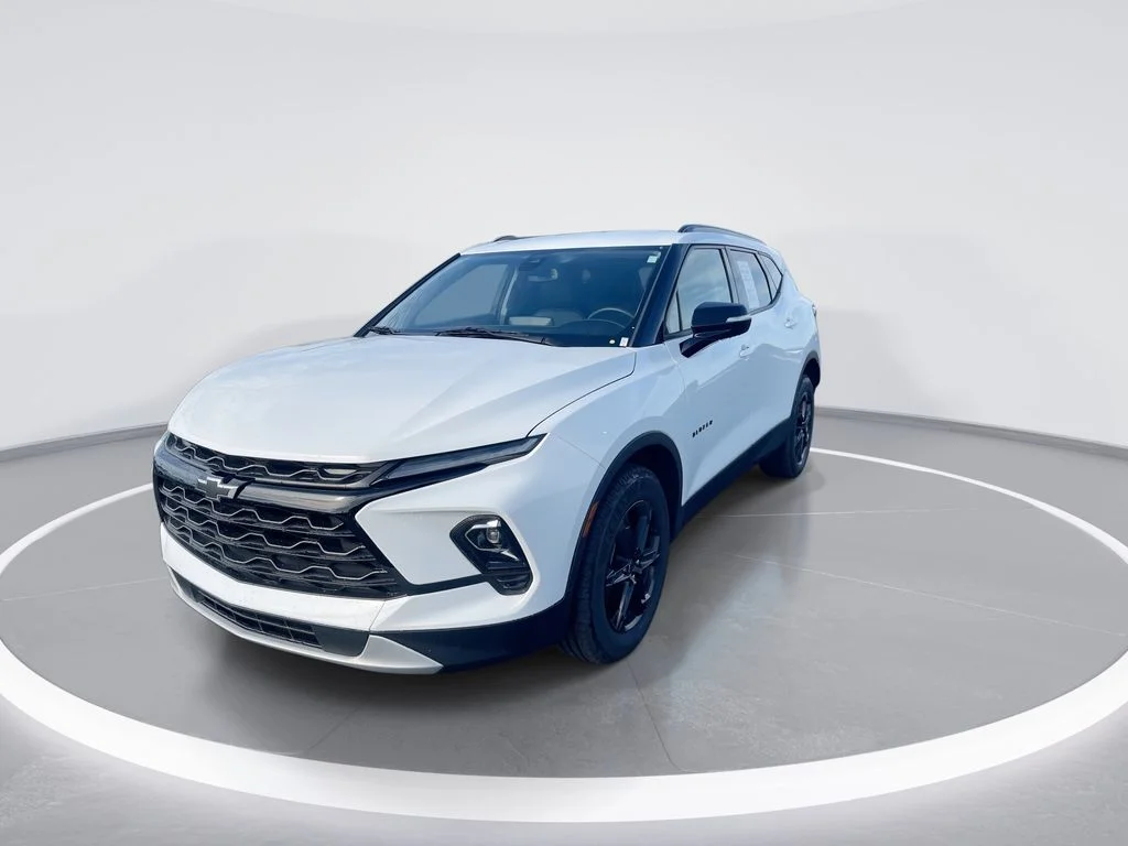 Used 2023 White Chevrolet LT image 4