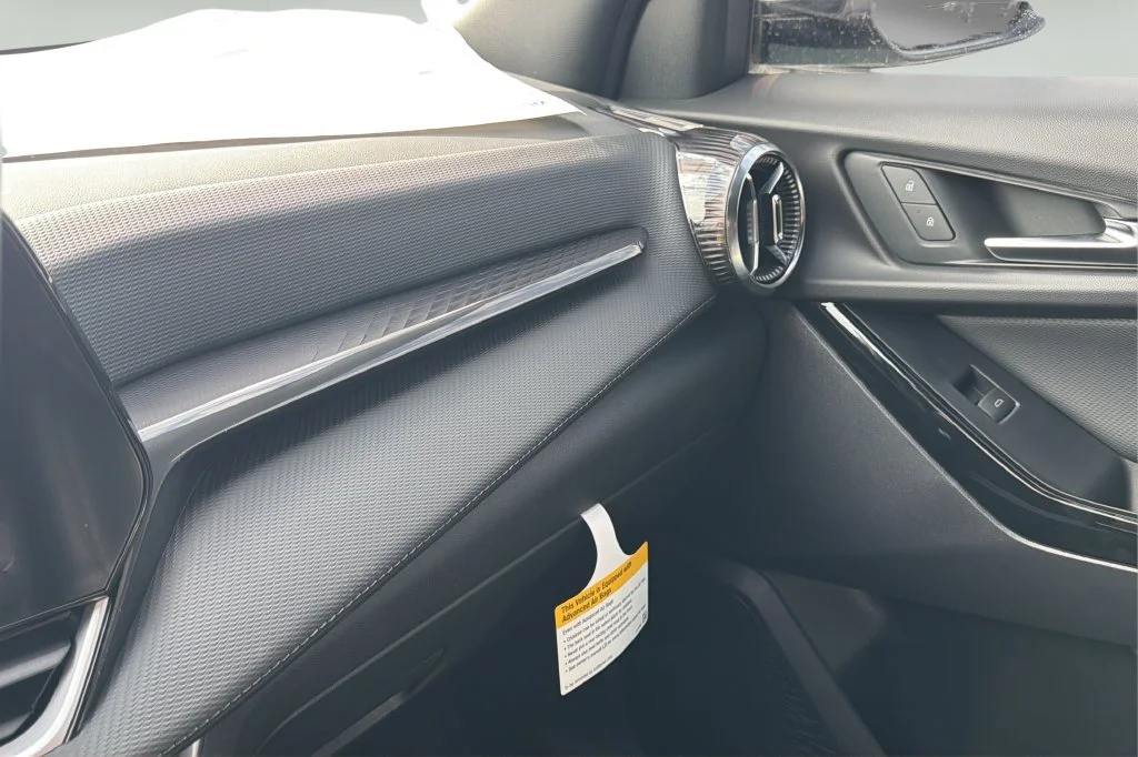 New 2027 Sterling Gray Metallic Chevrolet LT image 28