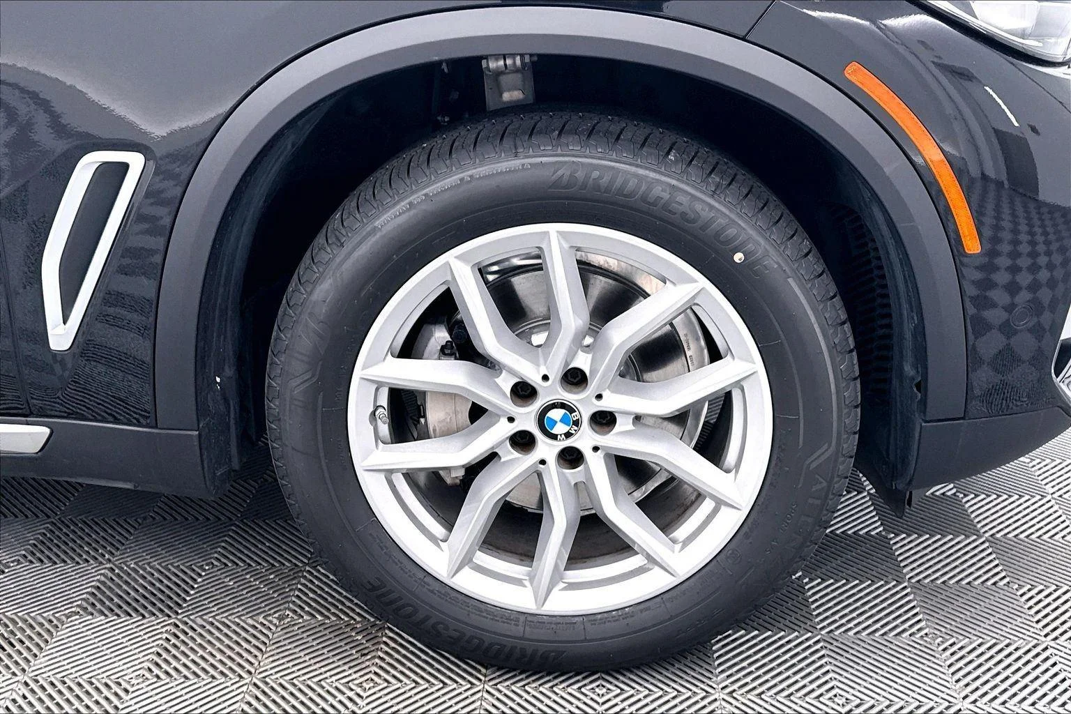 Used 2023 Black Sapphire Metallic BMW xDrive40i image 33