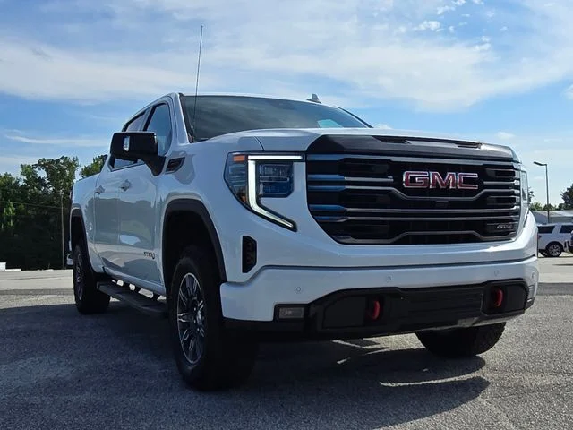 Used 2025 White GMC AT4 image 7