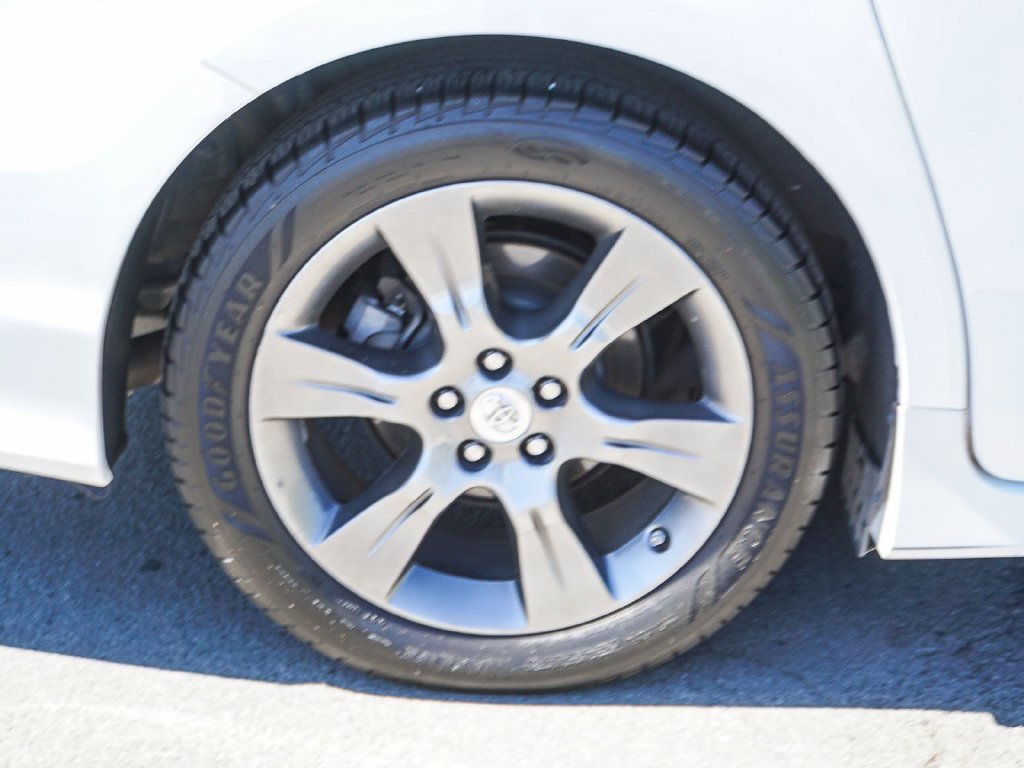 Used 2016 White Toyota SE image 8