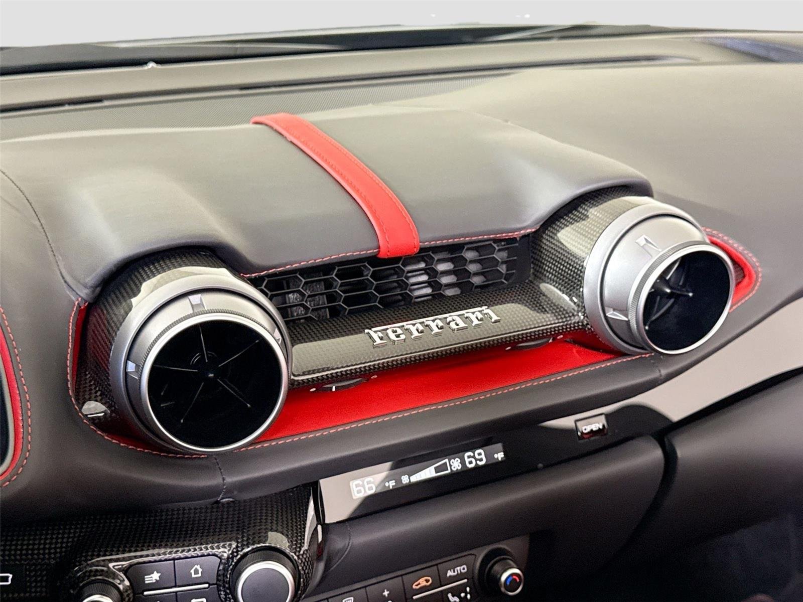 Used 2021 Nero Ferrari  image 20
