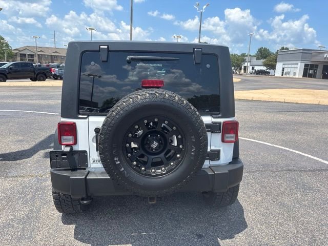 Used 2014 White Jeep Unlimited Rubicon image 17