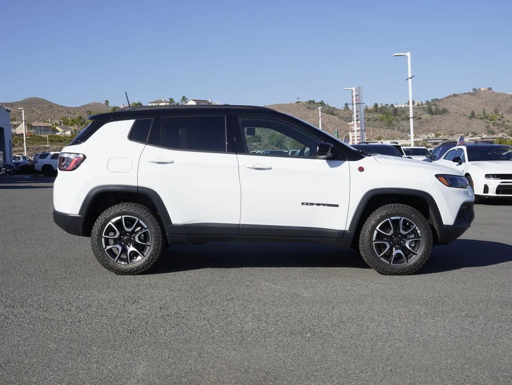 New 2026 Bright White Clear-Coat Exterior Paint Jeep Trailhawk image 2
