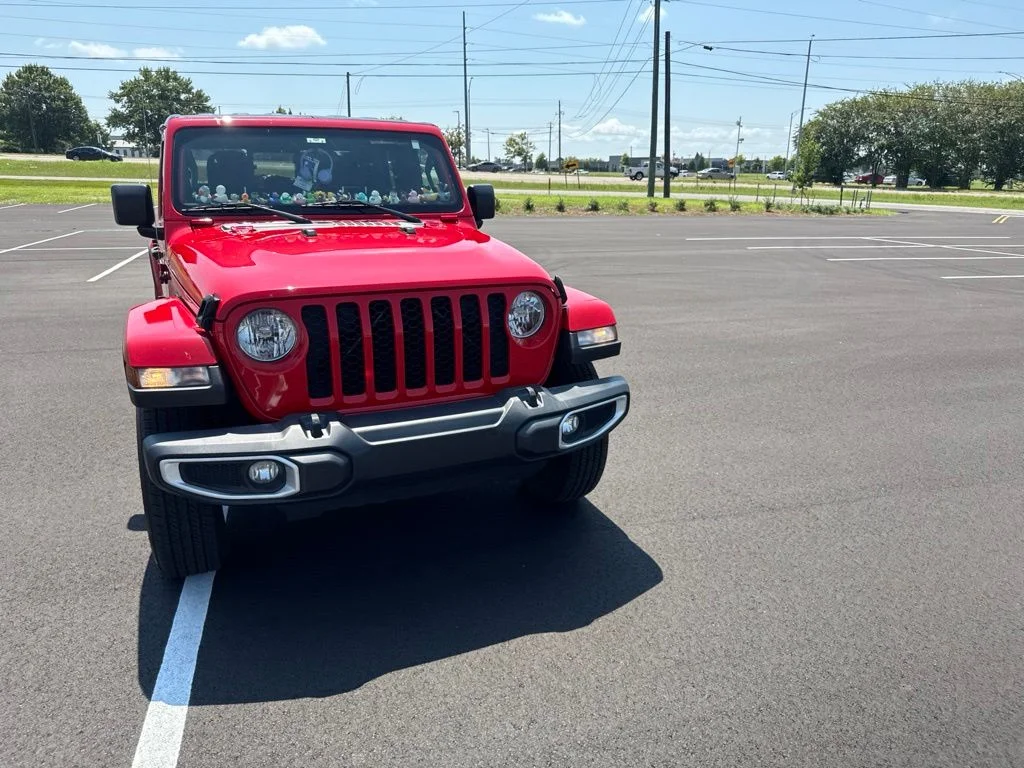 Used 2023 Red Jeep Sport S image 3