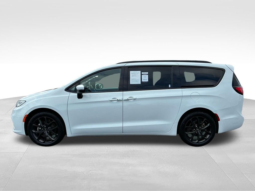 Used 2023 White Chrysler Touring L image 2