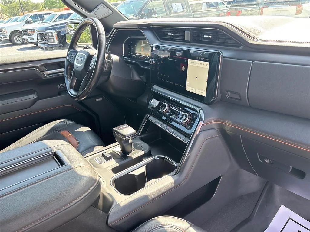 Used 2022 White GMC AT4 image 13