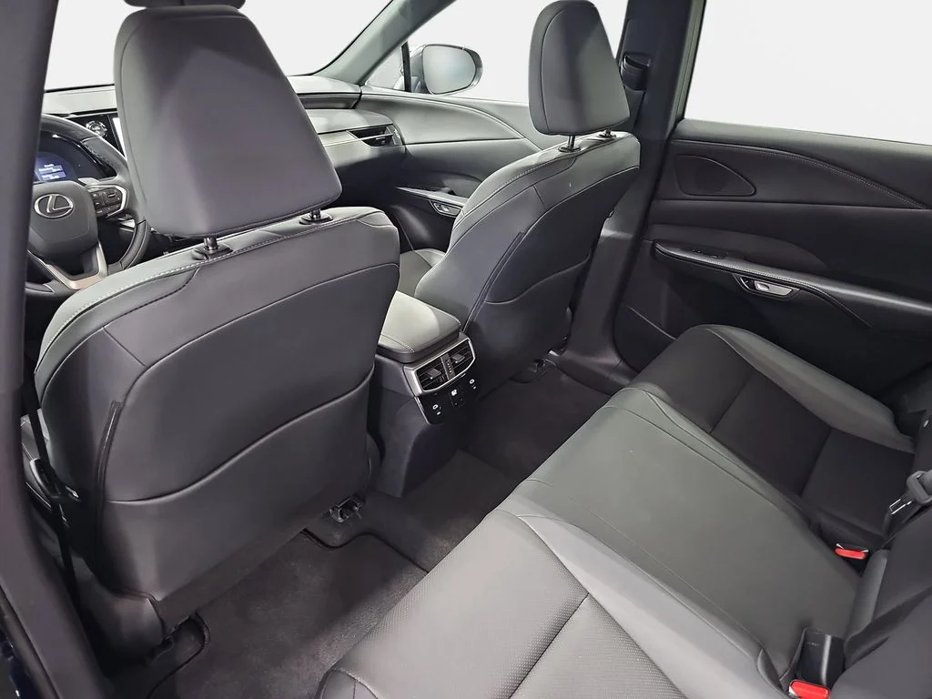 Certified Used 2025  Lexus 350h Premium image 11