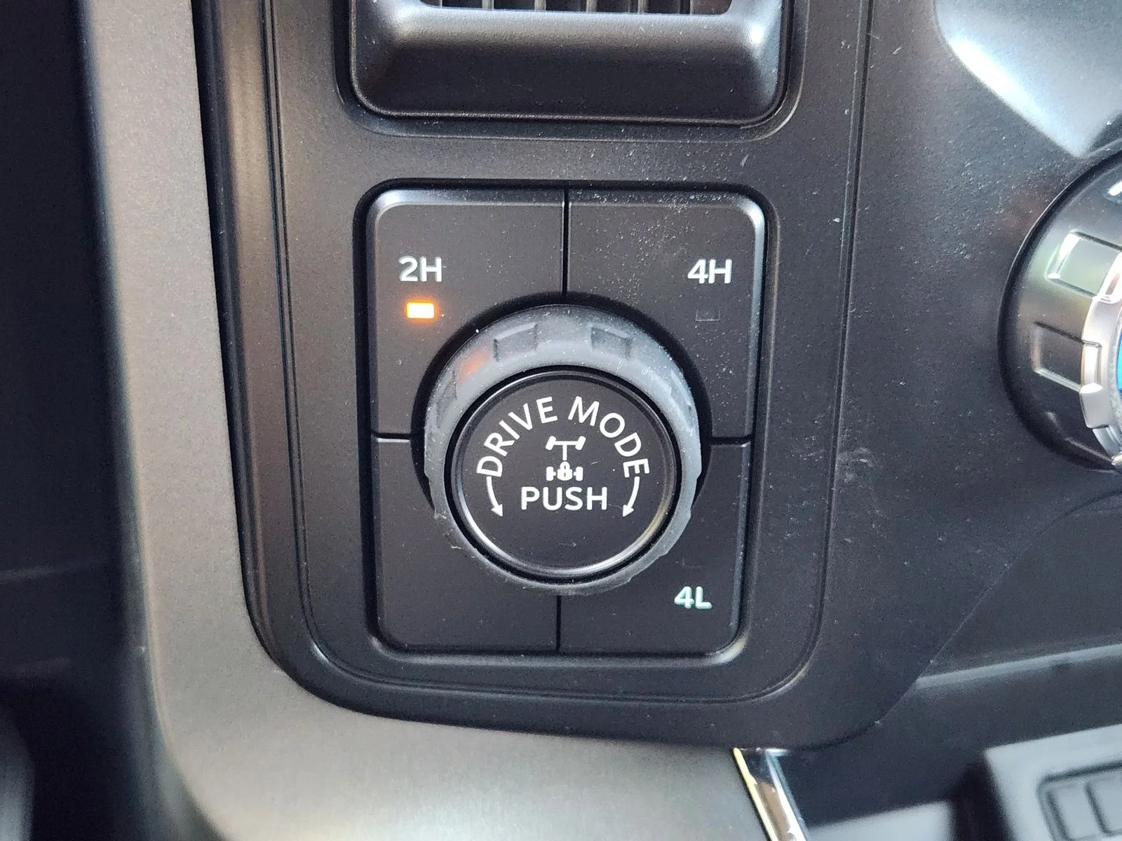 2025 Ford F-150 XLT - Photo 16