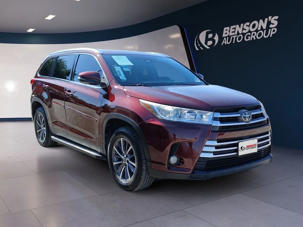 Used 2019 Red Toyota XLE image 7