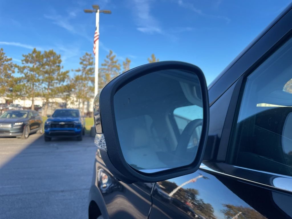 Used 2025 Black Ford Platinum image 13
