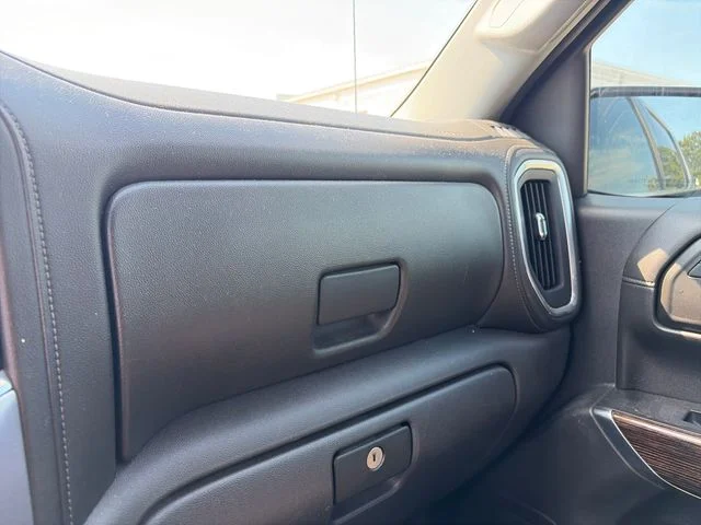Used 2020 Black GMC SLE image 22