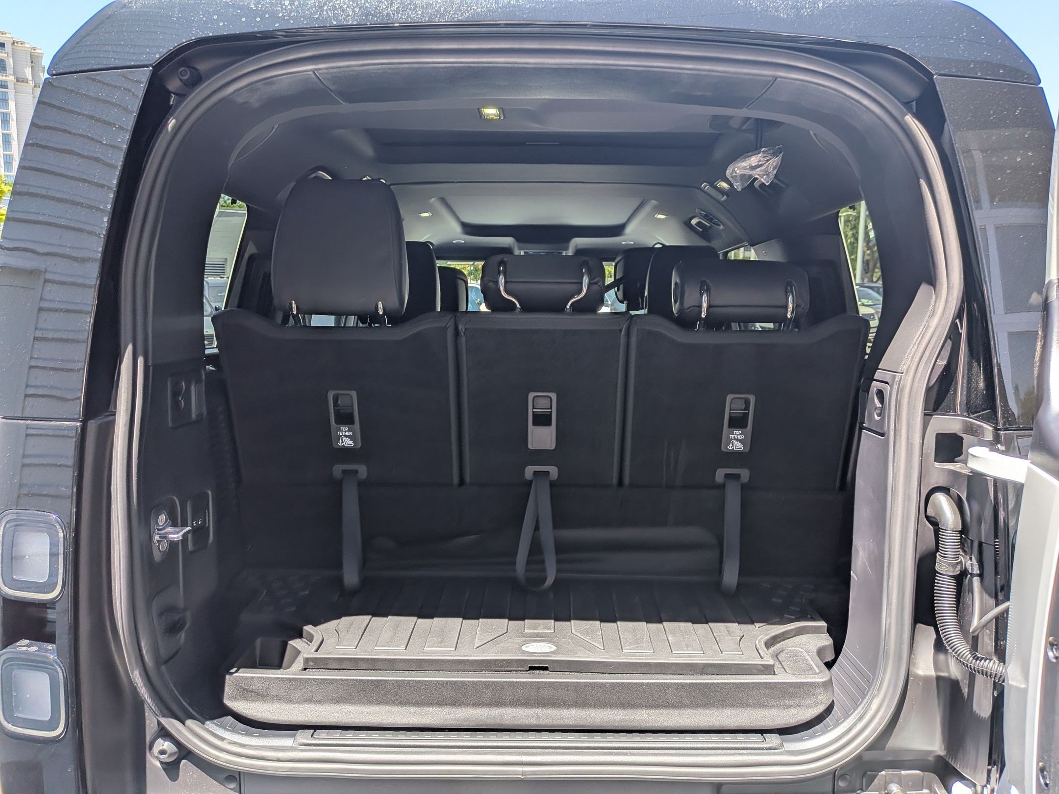 New 2026 Fuji White Land Rover P400 X-Dynamic SE image 28