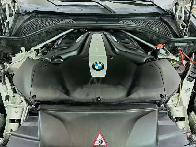 Used 2017 White BMW xDrive50i image 32