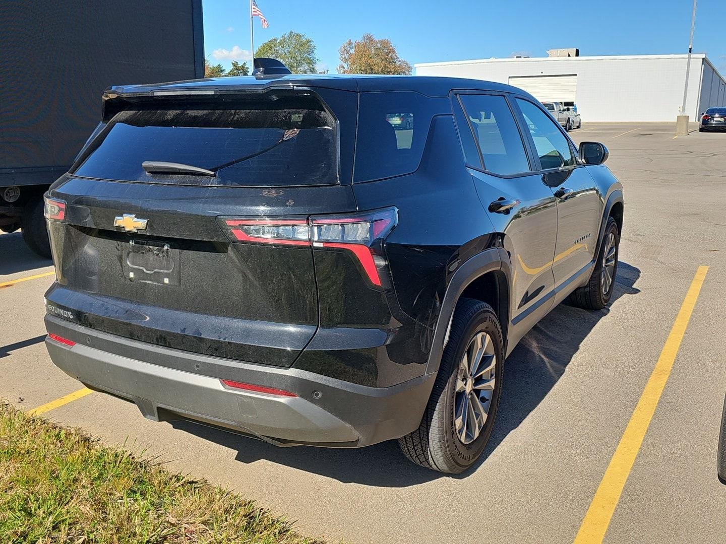 2025 Chevrolet Equinox LT photo 3