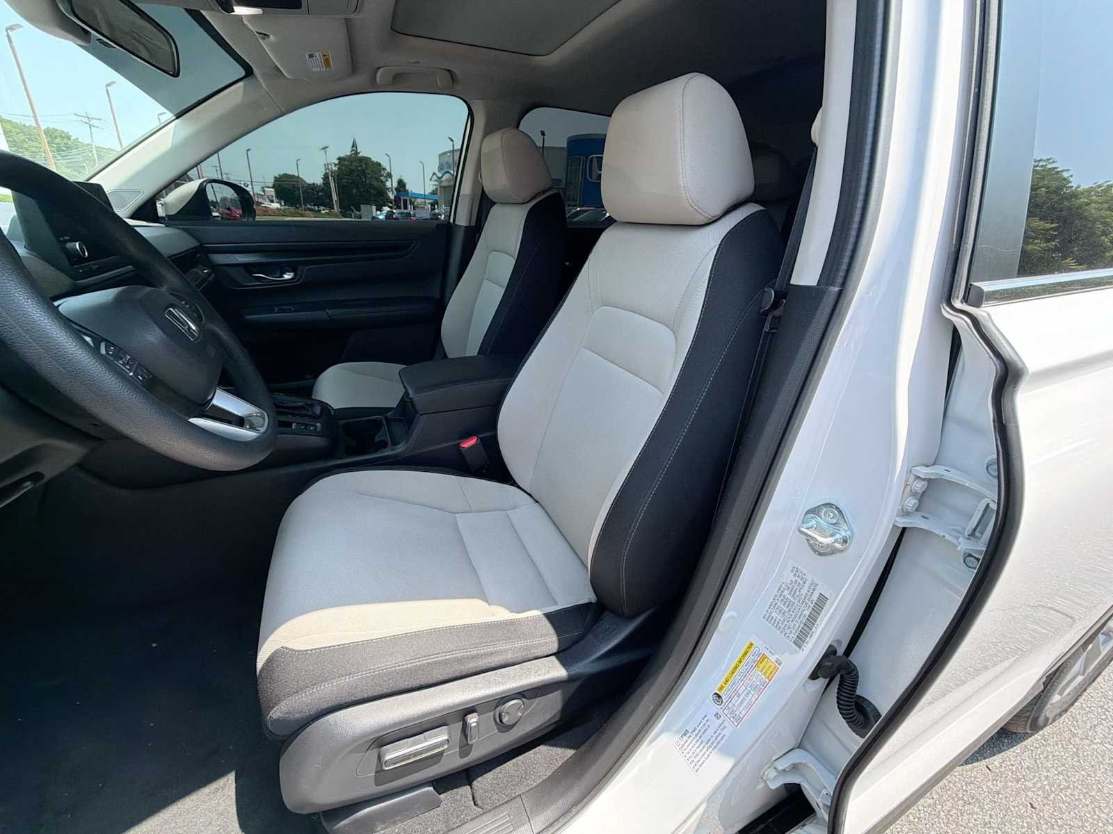 Used 2025 Platinum White Pearl Honda EX image 21