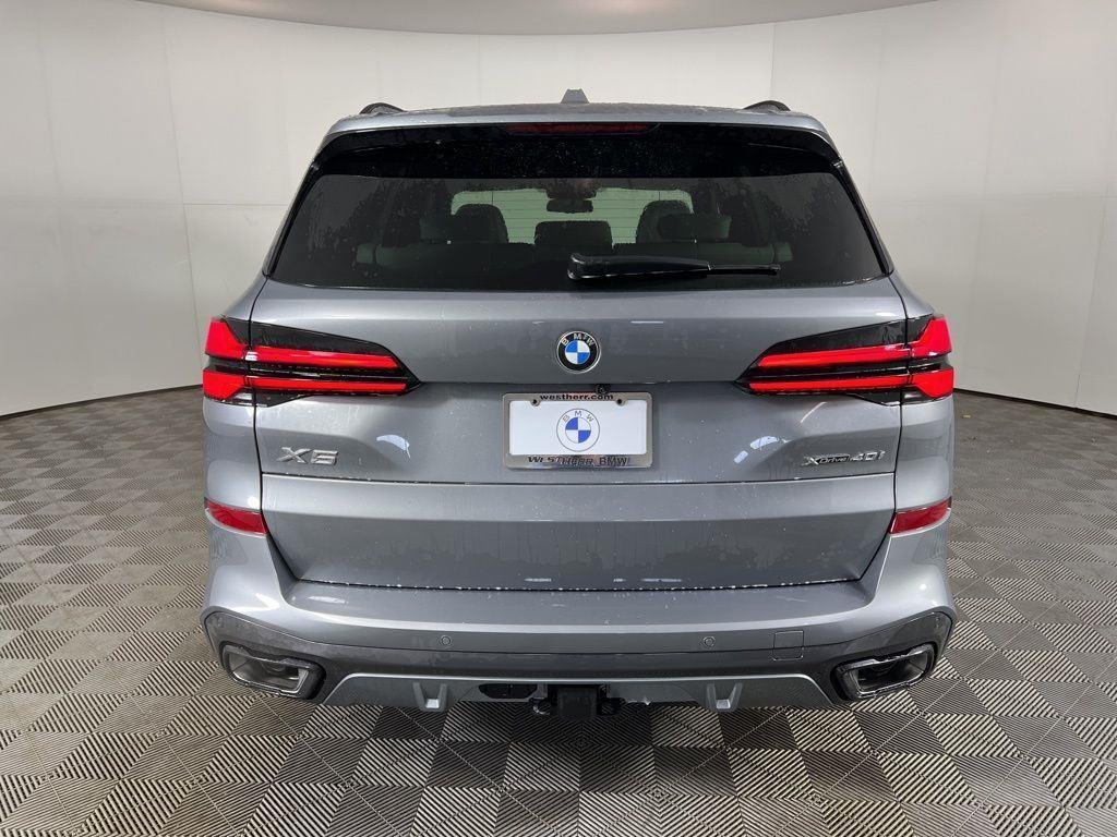 New 2026 Skyscraper Grey Metallic BMW xDrive40i image 3